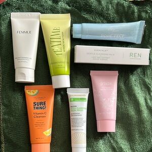 Facial cleansing bundle, sample sizes